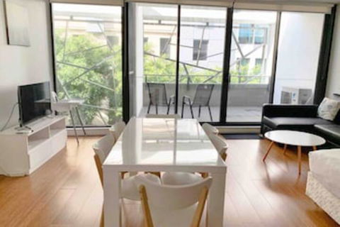 CBD Apartment In Perfect Location - Australia Accommodation 0