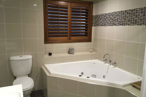 Misty Pines - Australia Accommodation 6