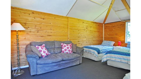 MY Fair Lady External Bathroom PET Friendly - Australia Accommodation 3