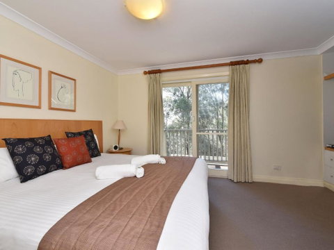 Villa Shiraz Located Within Cypress Lakes - Australia Accommodation 4