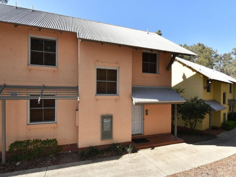 Villa Shiraz Located Within Cypress Lakes - Australia Accommodation 5