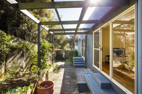 Surfside - Australia Accommodation 1