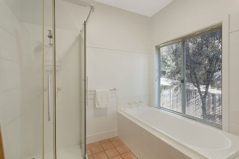 Surfside - Australia Accommodation 5