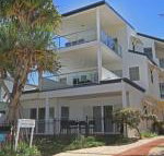 Unit 2 Beach Gallery 9 Andrew Street Point Arkwright 500 BOND LINEN SUPPLIED - Australia Accommodation