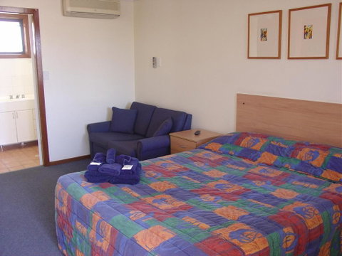 Palm Valley Motel - Australia Accommodation 5
