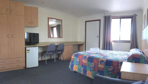 Palm Valley Motel - Australia Accommodation 2