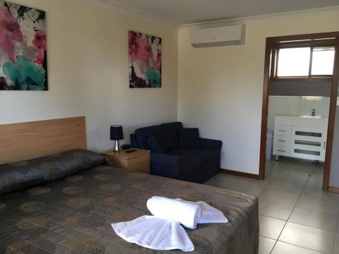 Palm Valley Motel - Australia Accommodation 6