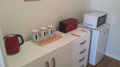 Alexander Drive B & B - Australia Accommodation 5