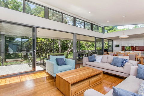 A SWEET ESCAPE Beachfront Tranquility - Australia Accommodation 6