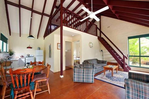 Kurrajong Trails And Cottages - Australia Accommodation 7