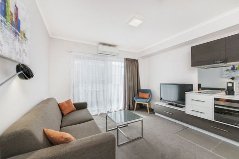 Abode Tuggeranong - Australia Accommodation 6
