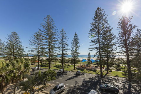 Oaks Gold Coast Calypso Plaza Suites - Australia Accommodation 1