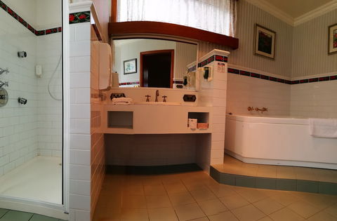 Motel Mayfair On Cavell - Australia Accommodation 5