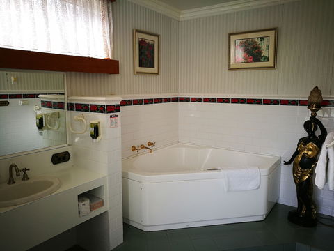 Motel Mayfair On Cavell - Australia Accommodation 6