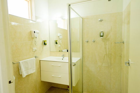 Jacksons Motor Inn - Australia Accommodation 3