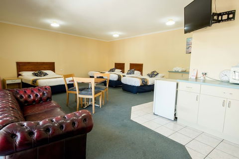Jacksons Motor Inn - Australia Accommodation 5