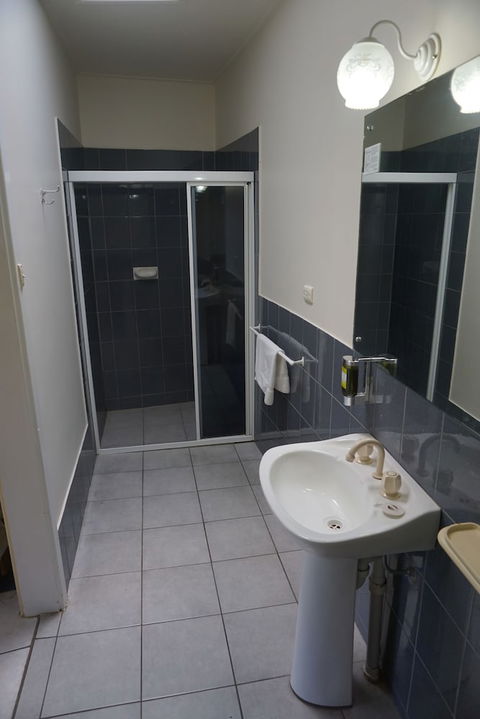 Jacksons Motor Inn - Australia Accommodation 4
