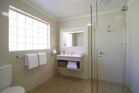 Marty's @ Little Beach - Australia Accommodation 4