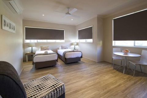Marty's @ Little Beach - Australia Accommodation 7