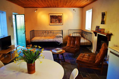 Cleburne Homestead - Australia Accommodation 7