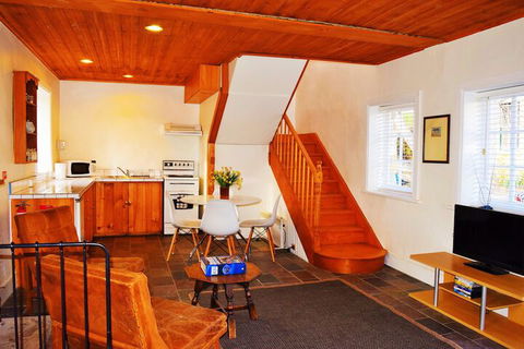Cleburne Homestead - Australia Accommodation 6