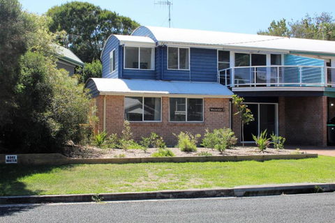 At WAVERIDER 2 - Australia Accommodation 5