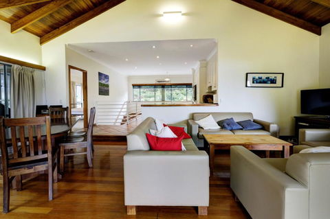 FAR SHORE - Australia Accommodation 2