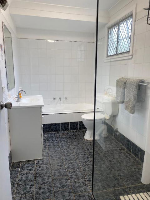 Allamanda House 3 Willow Street - Australia Accommodation 4