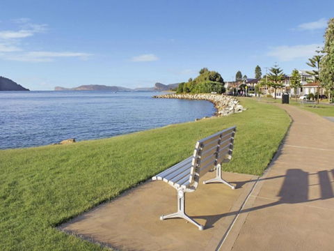 Ocean Panorama 1 Bedroom Oceanview Apt - Australia Accommodation 3