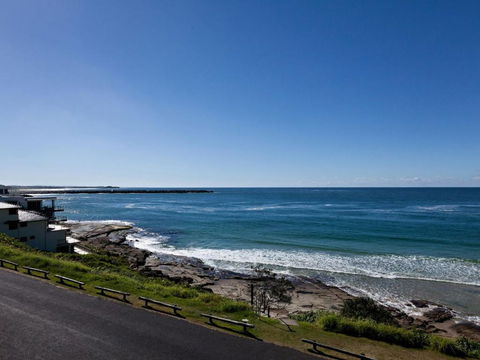 Avalon 2 Uninterrupted Views Almost On The Beach! - Australia Accommodation 5