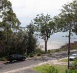 Baggies on Dutchies 9 Burbong Street large house with aircon boat parking  waterviews - Australia Accommodation