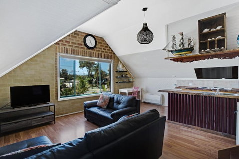 Salt Wood Cabin Style Retreat - Australia Accommodation 3