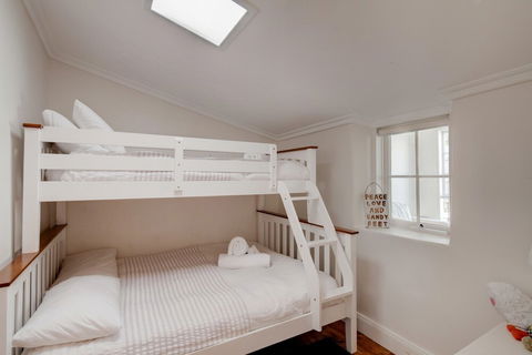 Magnetic Cottage Circa: 1850s - Australia Accommodation 5