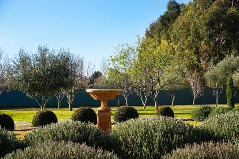 Muskvale Villa - Australia Accommodation 4