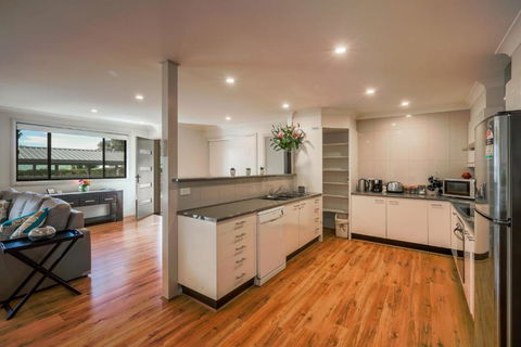 Apartments On Allingham - Australia Accommodation 3