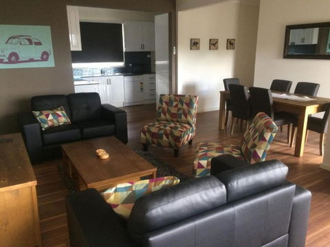 Costa Park Cottage Ena Armidale - Australia Accommodation 6