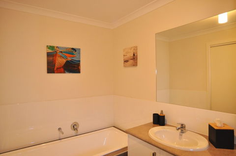 Markeish Retreat Inlet Side Free Wifi - Australia Accommodation 5