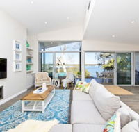 Hamptons Coastline Retreat Waterfront with a Heated Pool - Australia Accommodation