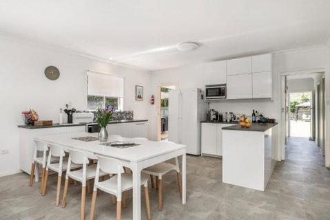 A SWEET ESCAPE Carefree Beach Home - Australia Accommodation 6