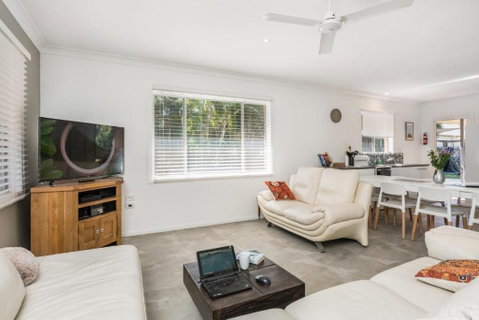 A SWEET ESCAPE Carefree Beach Home - Australia Accommodation 5