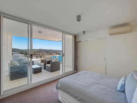 Penthouse 707 4 Bedroom Oceanview Penthouse - Australia Accommodation 3