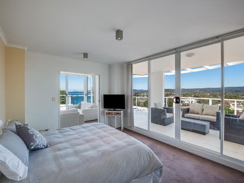 Penthouse 707 4 Bedroom Oceanview Penthouse - Australia Accommodation 4