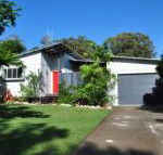 10 Double Island Drive Modern family home centrally located swimming pool  outdoor area - Australia Accommodation