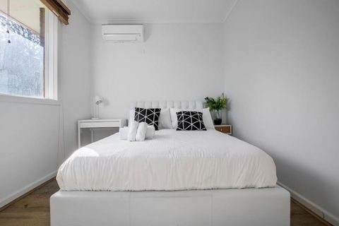Alice Wonderland In 4 Beds House - Australia Accommodation 4
