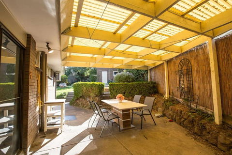 Alice Wonderland In 4 Beds House - Australia Accommodation 2