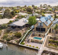 The Loft Waterfront with Private Pool - Australia Accommodation