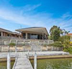 Pelican Brief relaxing canal frontage - Australia Accommodation