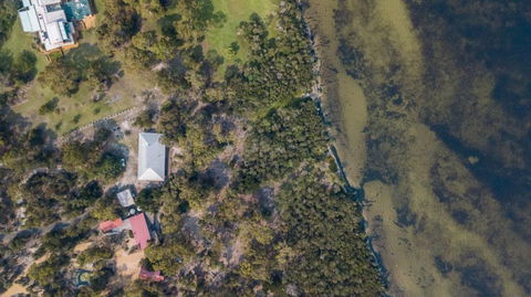 Acacia Lakehouse The Lake At Your Doorstep - Australia Accommodation 5