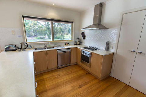 Acacia Lakehouse The Lake At Your Doorstep - Australia Accommodation 4