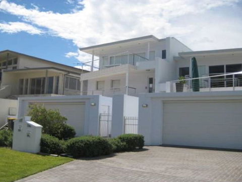 Ultimate Beach House 19a Graham Street Views Peace & Quiet - Australia Accommodation 4